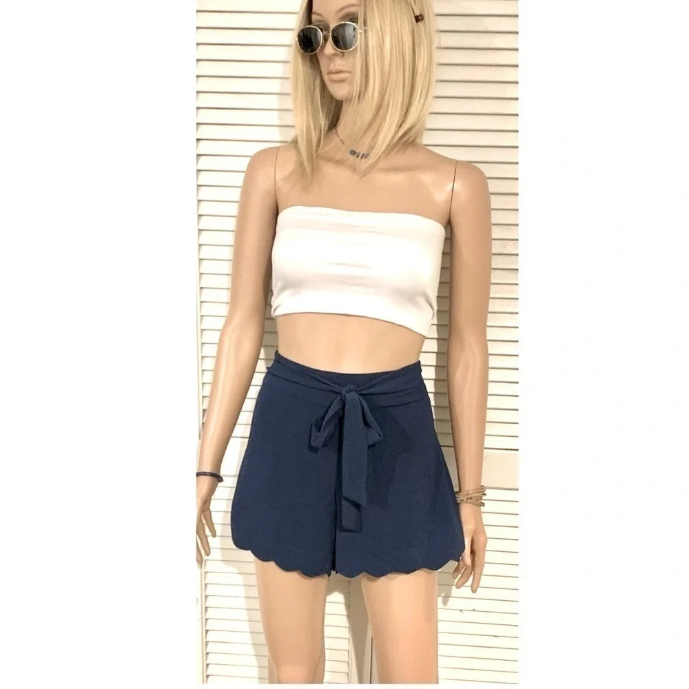 Sweet wanderer Navy Blue dress shorts with belt Women’s Large